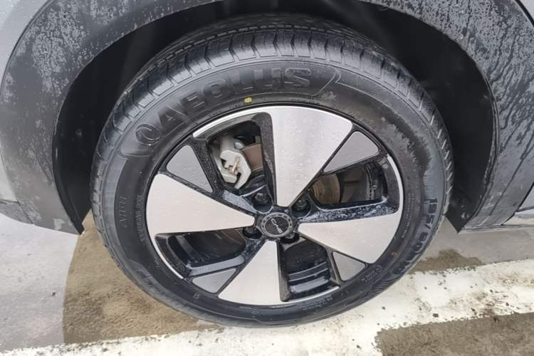 Used BYD Dolphin 2023 420 km Fashion Edition Right Rear Wheel Hub