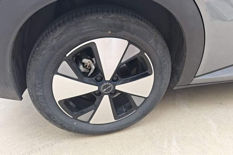 Used BYD Dolphin 2023 420 km Free Version Right Rear Wheel Hub