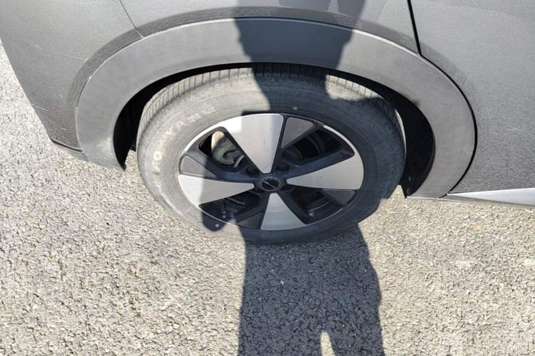 Used BYD Dolphin 2023 420 km Fashion Edition Right Rear Wheel Hub