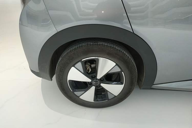 Used BYD Dolphin 2023 420 km Fashion Edition Right Rear Wheel Hub