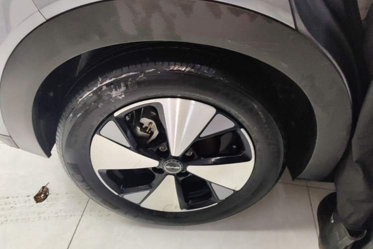 Used BYD Dolphin 2023 420 km Fashion Edition Right Rear Wheel Hub