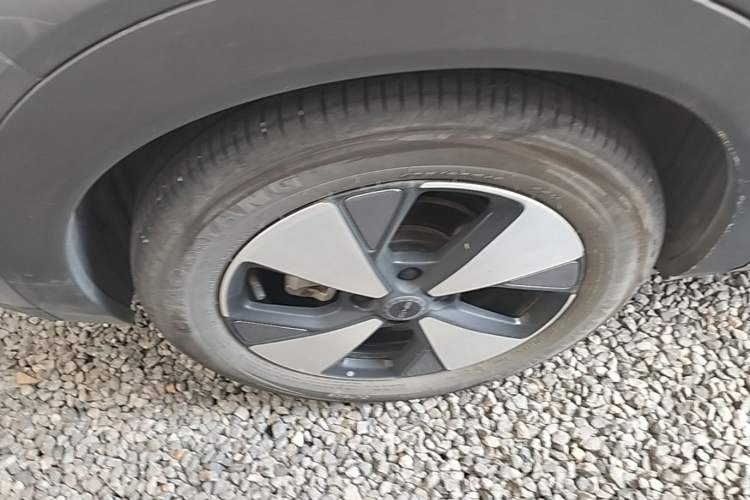 Used BYD Dolphin 2023 420 km Fashion Edition Right Rear Wheel Hub