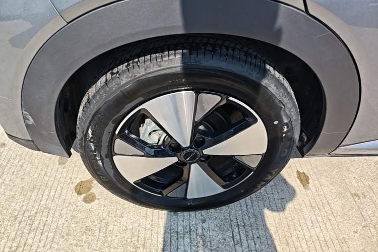 Used BYD Dolphin 2023 420 km Fashion Edition Right Rear Wheel Hub