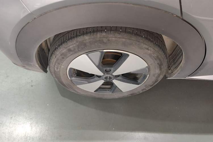 Used BYD Dolphin 2023 420 km Fashion Edition Right Rear Wheel Hub