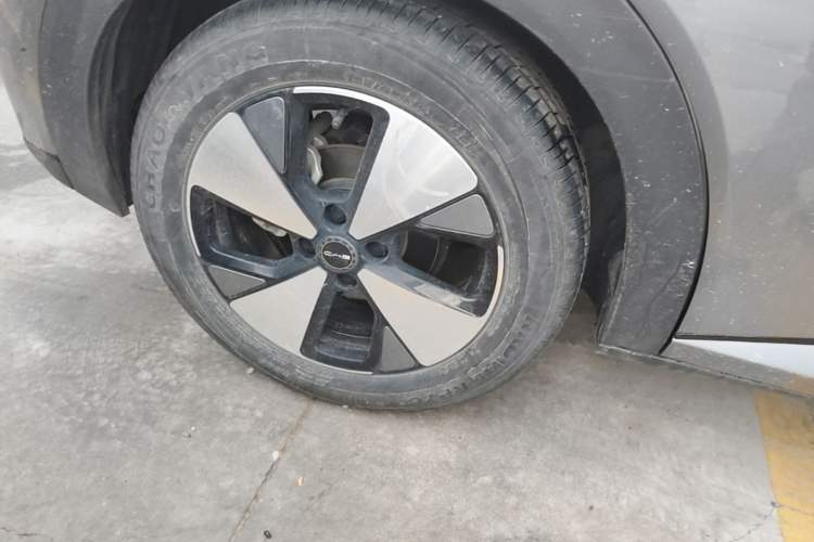 Used BYD Dolphin 2023 420 km Fashion Edition Right Rear Wheel Hub