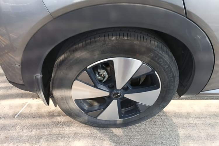 Used BYD Dolphin 2023 420 km Fashion Edition Right Rear Wheel Hub