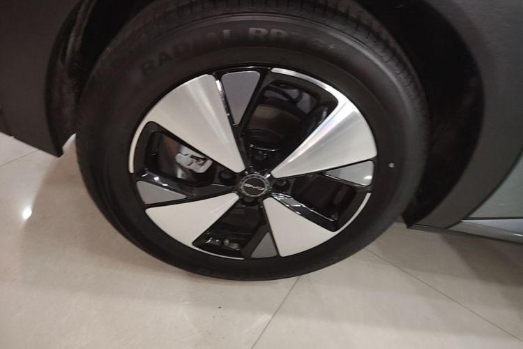 Used BYD Dolphin 2023 420 km Fashion Edition Right Rear Wheel Hub
