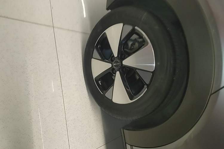 Used BYD Dolphin 2023 420 km Fashion Edition Right Rear Wheel Hub