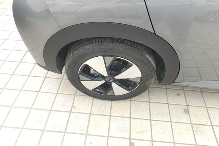 Used BYD Dolphin 2023 420 km Fashion Edition Right Rear Wheel Hub