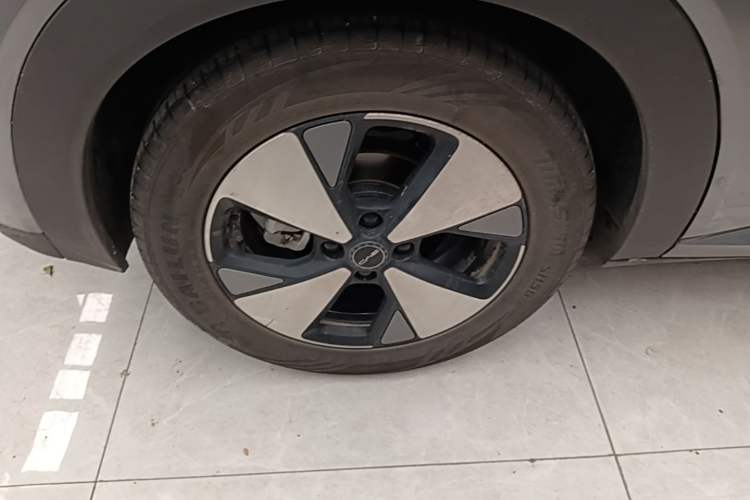 Used BYD Dolphin 2023 420 km Fashion Edition Right Rear Wheel Hub