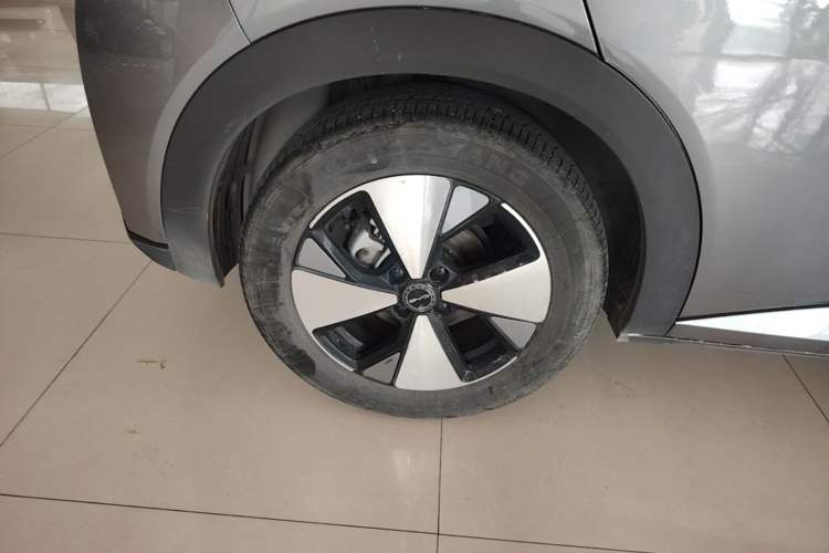 Used BYD Dolphin 2023 420 km Fashion Edition Right Rear Wheel Hub