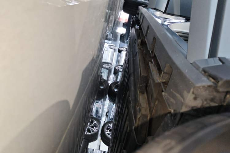 Used BYD Dolphin 2023 420 km Fashion Edition Right Side Sill