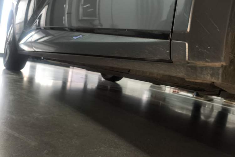 Used BYD Dolphin 2023 420 km Fashion Edition Right Side Sill