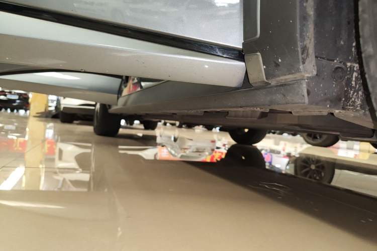 Used BYD Dolphin 2023 420 km Fashion Edition Right Side Sill