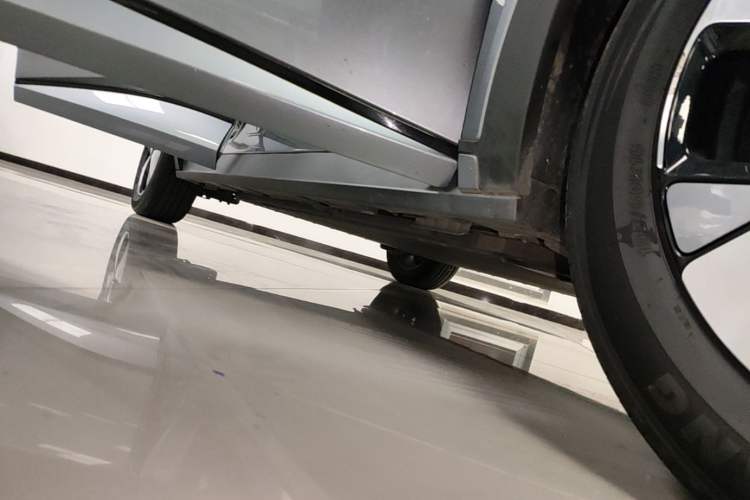 Used BYD Dolphin 2023 420 km Fashion Edition Right Side Sill