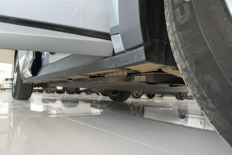 Used BYD Dolphin 2023 420 km Fashion Edition Right Side Sill