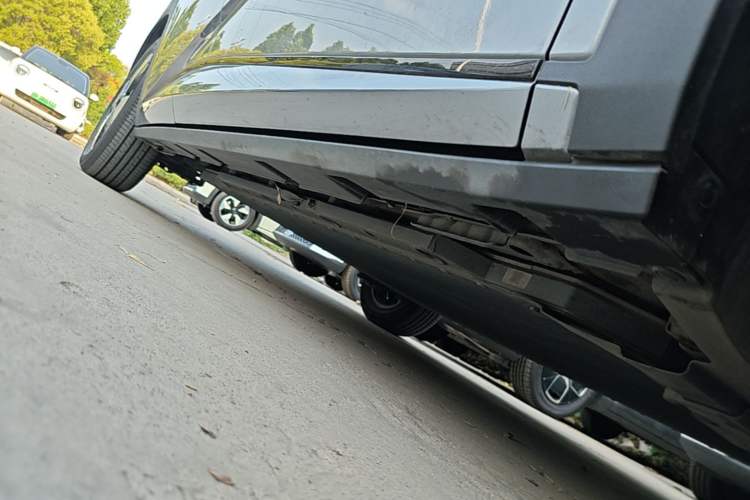 Used BYD Dolphin 2023 420 km Fashion Edition Right Side Sill