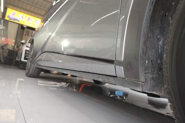 Used BYD Dolphin 2023 420 km Fashion Edition Right Side Sill