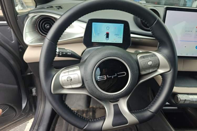 Used BYD Dolphin 2023 420 km Fashion Edition Steering Wheel