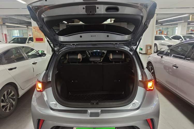 Used BYD Dolphin 2023 420 km Fashion Edition Trunk