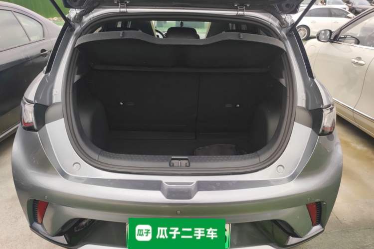 Used BYD Dolphin 2023 420 km Fashion Edition Trunk