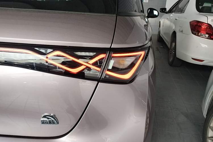Used BYD Dolphin 2023 420 km Fashion Edition Exterior 3