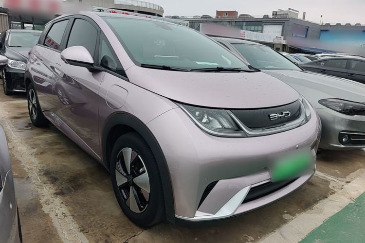 Used BYD Dolphin 2023 420 km Fashion Edition Front Right 45 Deg