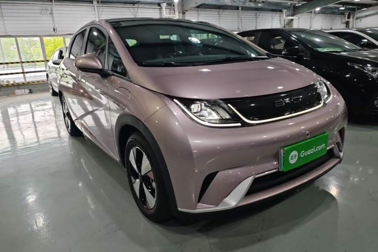 Used BYD Dolphin 2023 420 km Fashion Edition Front Right 45 Deg