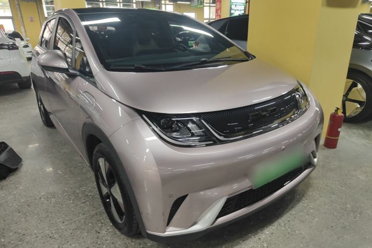 Used BYD Dolphin 2023 420 km Fashion Edition Front Right 45 Deg