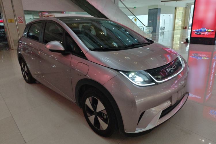 Used BYD Dolphin 2023 420 km Fashion Edition Front Right 45 Deg