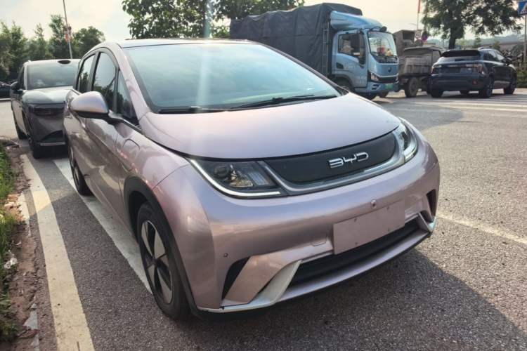 Used BYD Dolphin 2023 420 km Fashion Edition Front Right 45 Deg