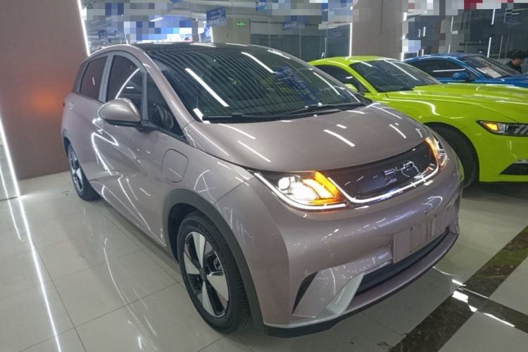 Used BYD Dolphin 2023 420 km Fashion Edition Front Right 45 Deg