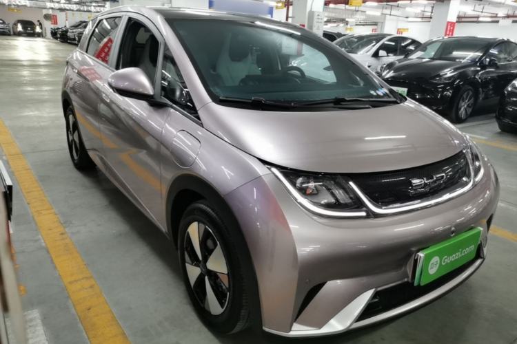 Used BYD Dolphin 2023 420 km Fashion Edition Front Right 45 Deg