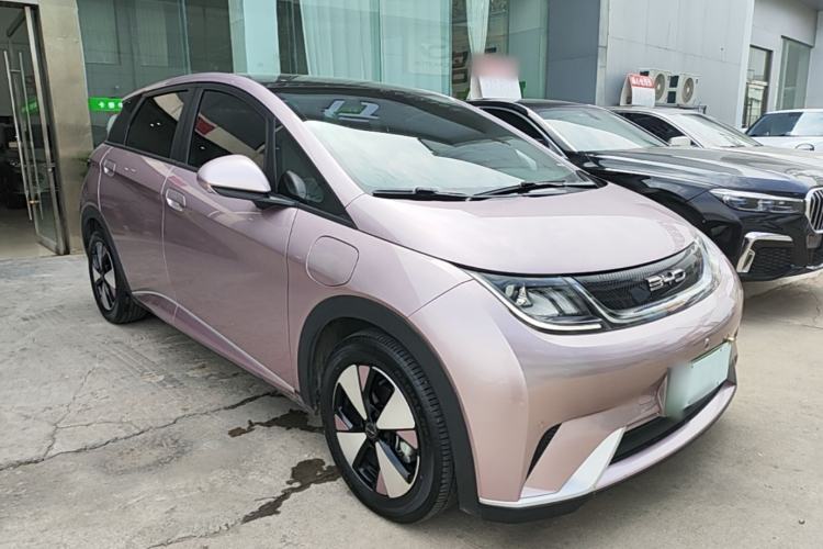 Used BYD Dolphin 2023 420 km Fashion Edition Front Right 45 Deg