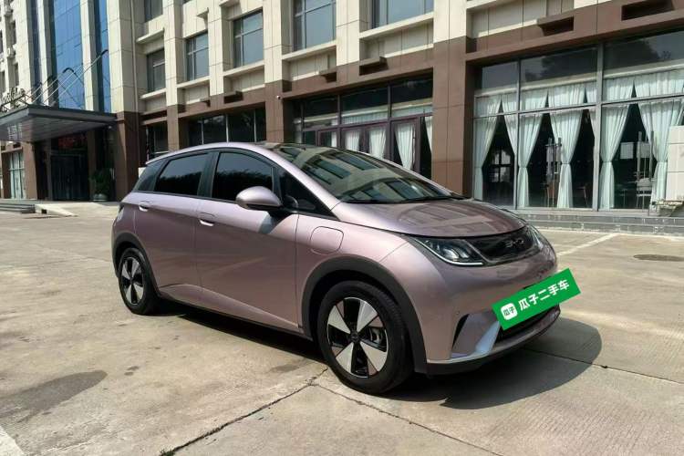 Used BYD Dolphin 2023 420 km Fashion Edition Front Right 45 Deg
