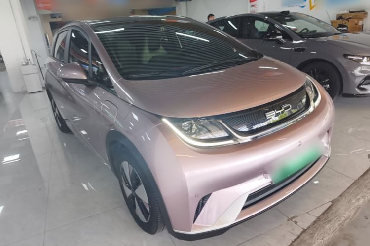 Used BYD Dolphin 2023 420 km Fashion Edition Front Right 45 Deg