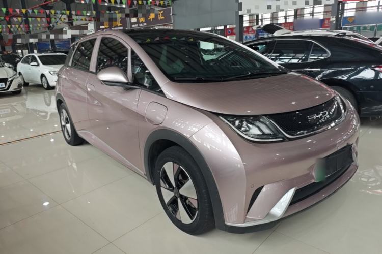 Used BYD Dolphin 2023 420 km Fashion Edition Front Right 45 Deg