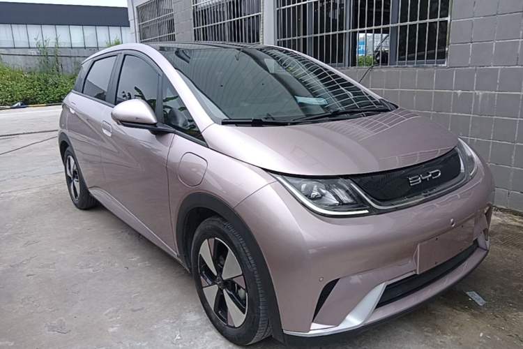 Used BYD Dolphin 2023 420 km Fashion Edition Front Right 45 Deg