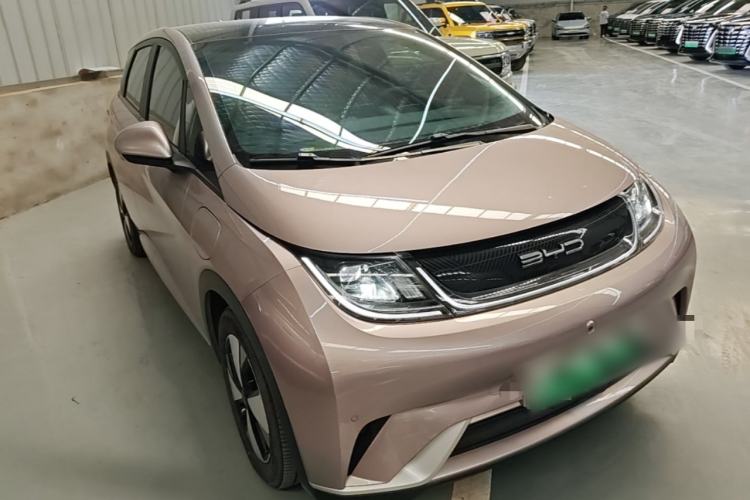 Used BYD Dolphin 2023 420 km Fashion Edition Front Right 45 Deg