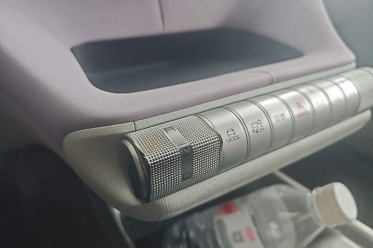 Used BYD Dolphin 2023 420 km Fashion Edition Gear Lever