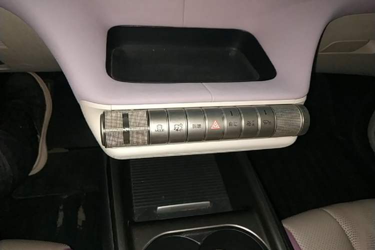 Used BYD Dolphin 2023 420 km Fashion Edition Gear Lever