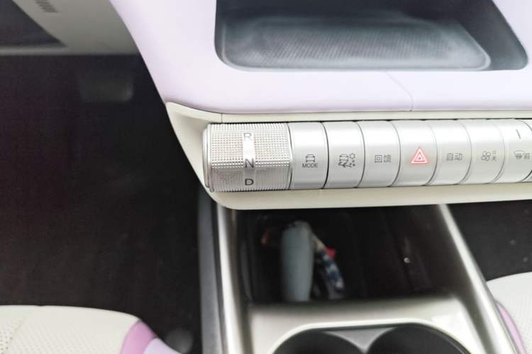 Used BYD Dolphin 2023 420 km Fashion Edition Gear Lever