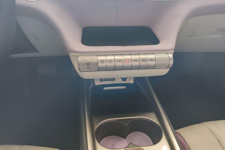 Used BYD Dolphin 2023 420 km Fashion Edition Gear Lever