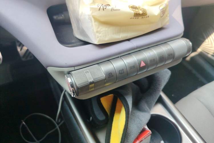 Used BYD Dolphin 2023 420 km Fashion Edition Gear Lever
