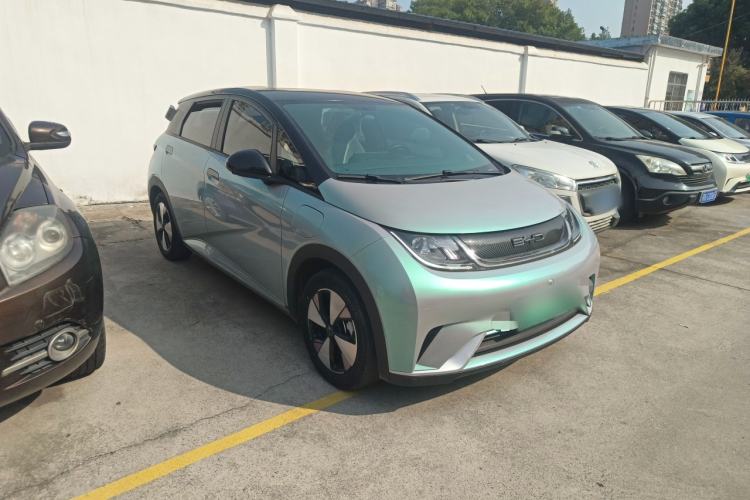 Used BYD Dolphin 2023 420 km Fashion Edition Front Right 45 Deg