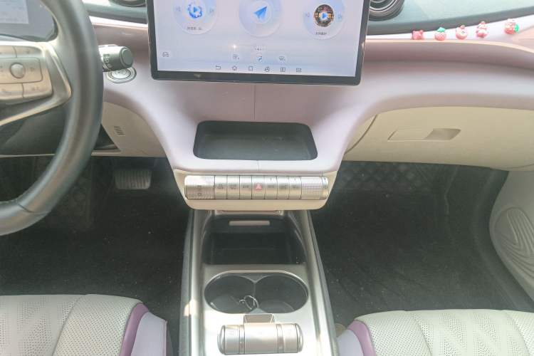 Used BYD Dolphin 2023 420 km Fashion Edition Gear Lever