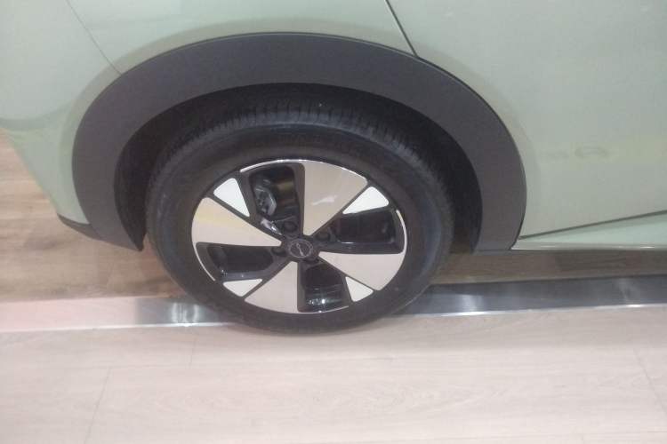 Used BYD Dolphin 2023 420 km Free Version Right Rear Wheel Hub