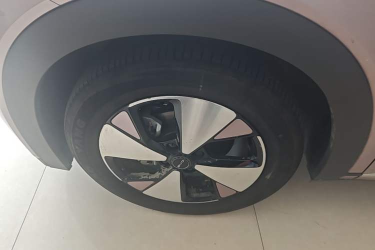 Used BYD Dolphin 2023 420 km Fashion Edition Left Front Wheel Hub