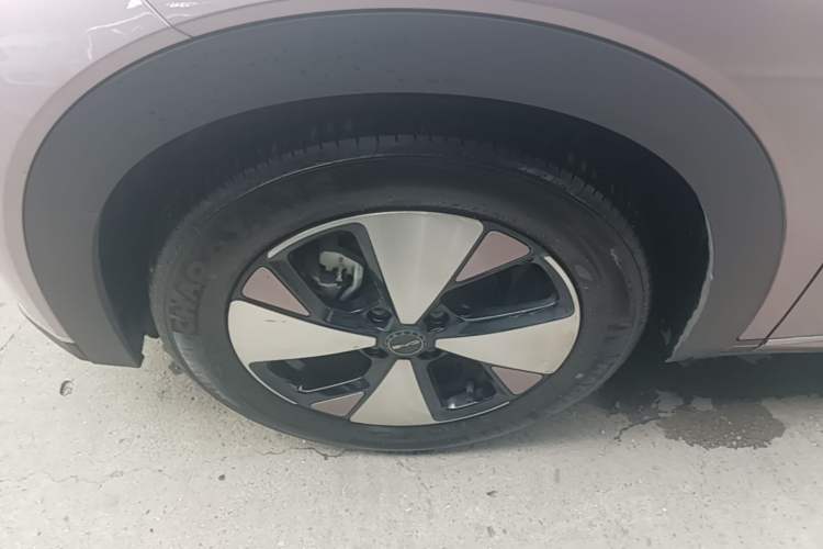 Used BYD Dolphin 2023 420 km Fashion Edition Left Front Wheel Hub
