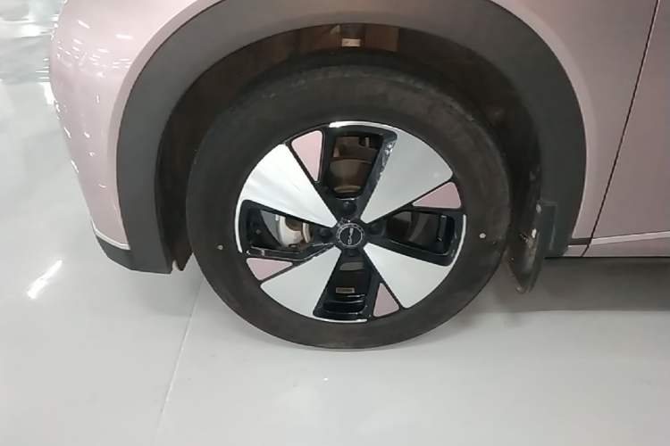 Used BYD Dolphin 2023 420 km Fashion Edition Left Front Wheel Hub